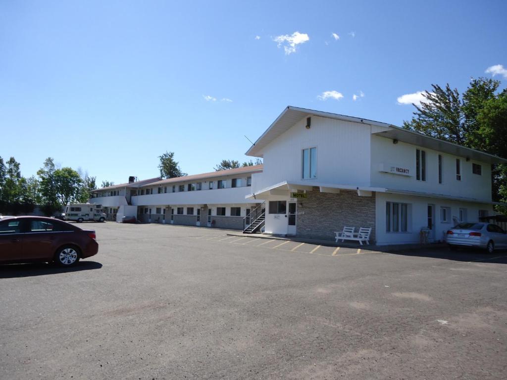 Voyageur Motel Тандер-Бей Экстерьер фото