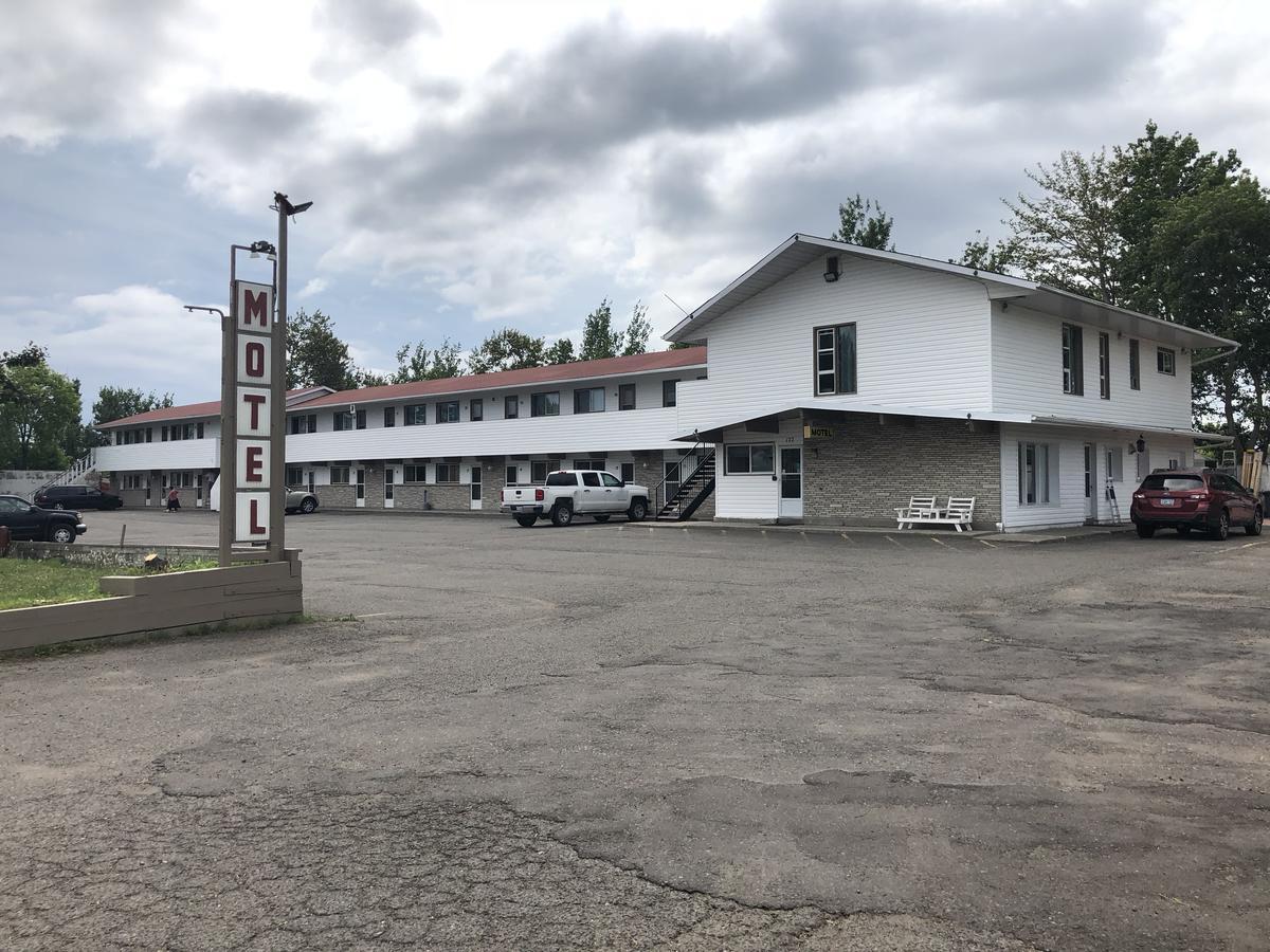 Voyageur Motel Тандер-Бей Экстерьер фото