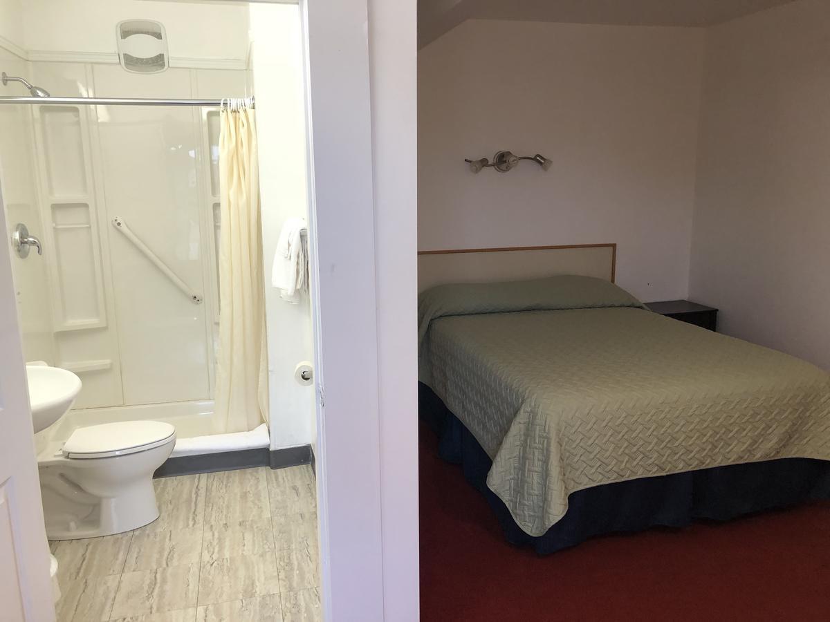 Voyageur Motel Тандер-Бей Экстерьер фото