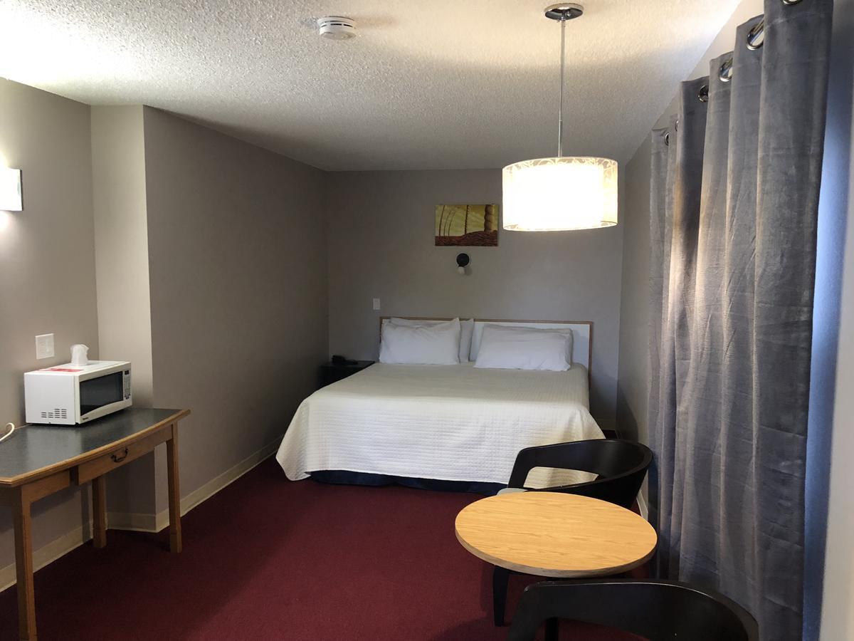 Voyageur Motel Тандер-Бей Экстерьер фото